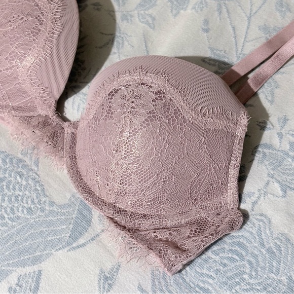 Victoria’s Secret Bombshell Lace Plunge Push-up Bra in Pastel Lavender / Lilac - Picture 3 of 5